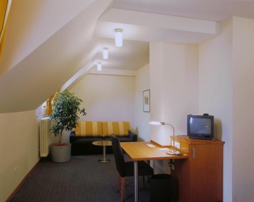 Landhotel Zum Schwanen Mit Restaurant Mona Liza Osthofen Room photo
